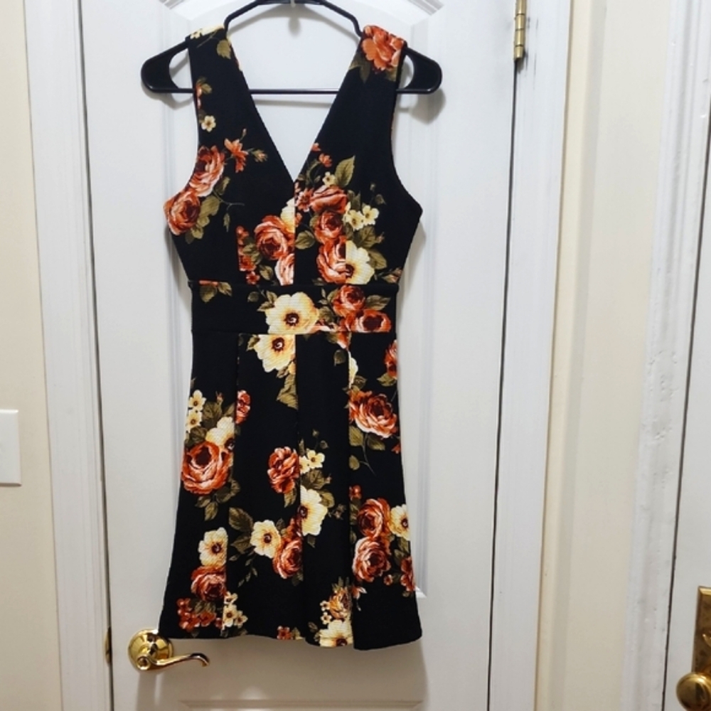 Haute Monde Women's Black Floral Dress V-Neck SzM Sleeveless Back Zipper Closure